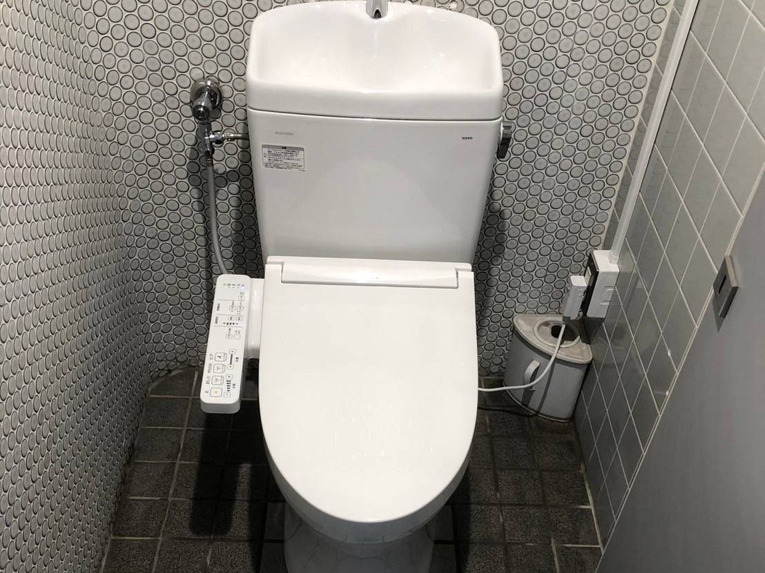 建築接着剤メーカー様 トイレ改修工事の写真(岐阜県岐阜市)